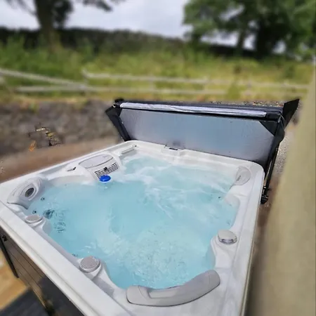 8 Clos Na Feirme Three Bedroom House With Hot Tub Galway