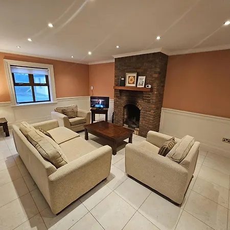 8 Clos Na Feirme Three Bedroom House With Hot Tub Holiday home Galway