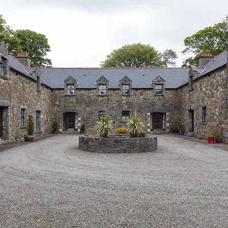 펜션 8 Clos Na Feirme Three Bedroom House With Hot Tub *