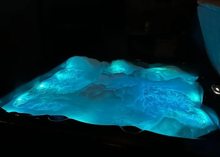 8 Clos Na Feirme Three Bedroom House With Hot Tub 펜션