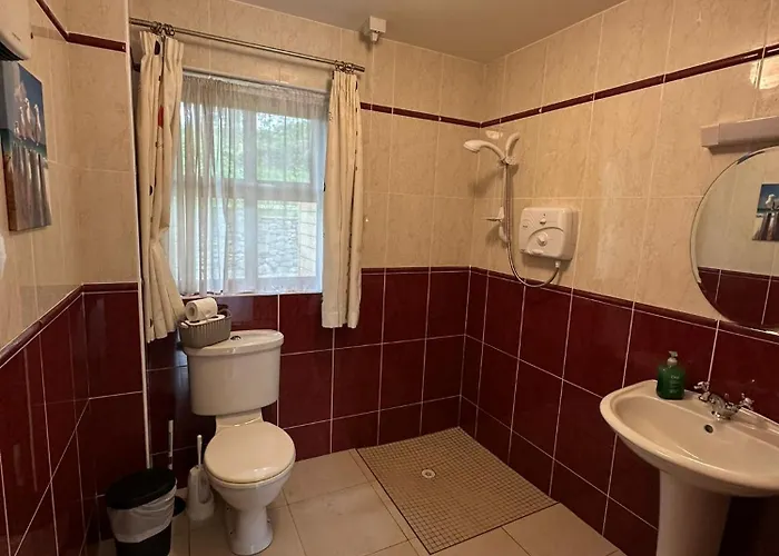 8 Clos Na Feirme Three Bedroom House With Hot Tub * 골웨이